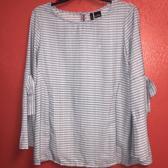 💙New Directions. Precious top! - Picture 7 of 8